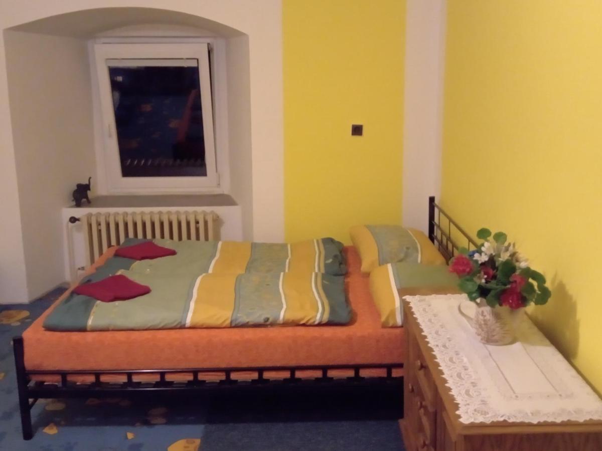 Apartman Police Nad Metuji Apartamento Exterior foto